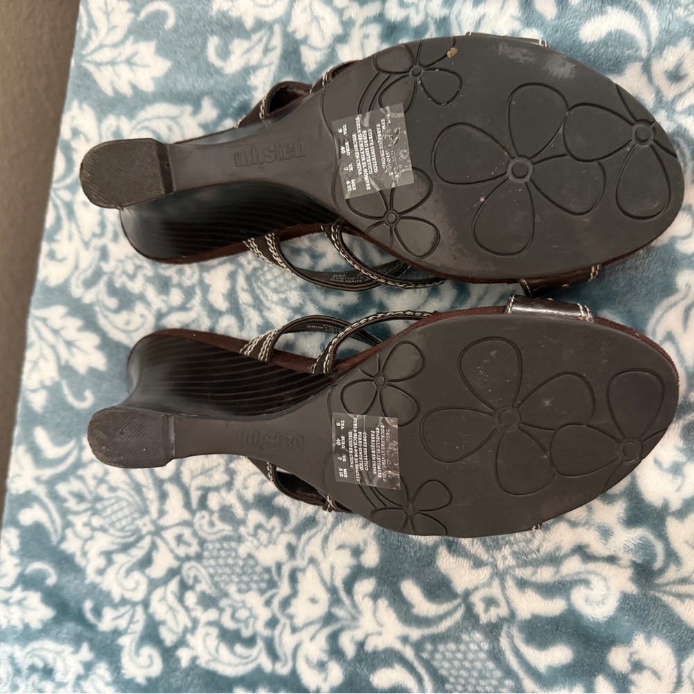 Unlisted Women's Brown Sandals - Picture 3 of 3